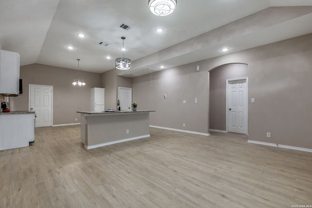 434 S San Horacio, San Antonio, TX 78237