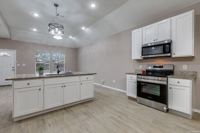 434 S San Horacio, San Antonio, TX 78237