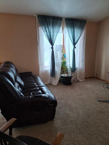 2723 Wheatland Drive S, Fargo, ND 58103