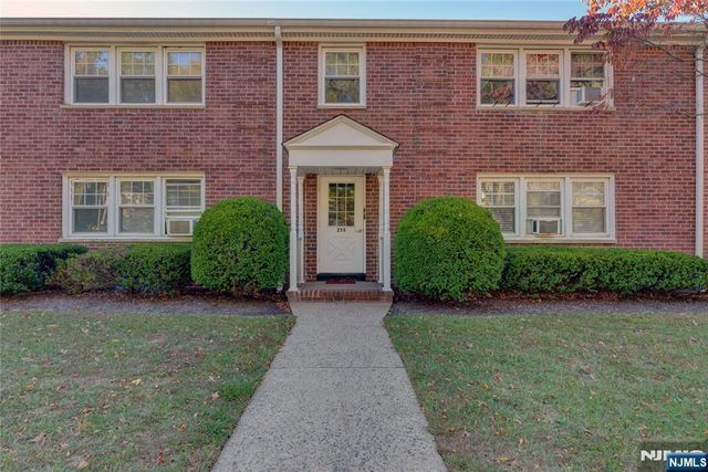255 Bogert 2A, River Edge, NJ 07661