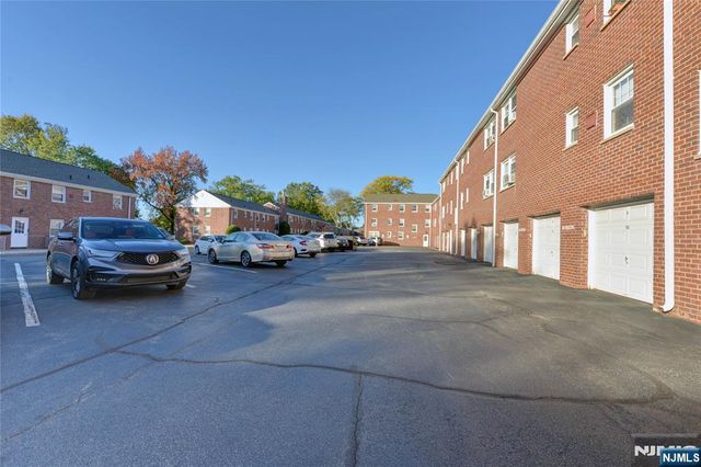255 Bogert 2A, River Edge, NJ 07661