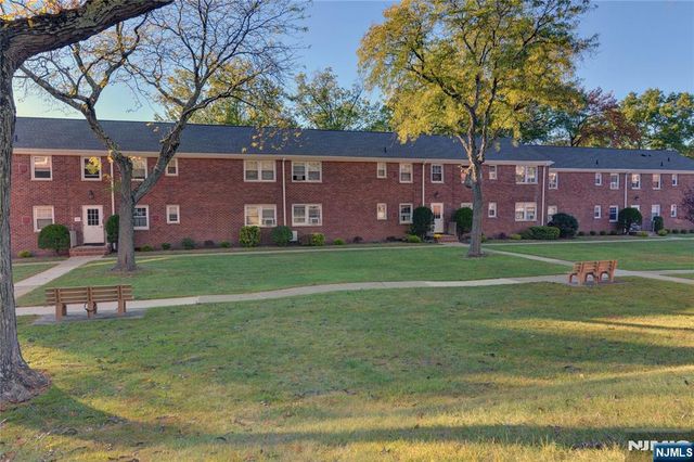 255 Bogert 2A, River Edge, NJ 07661