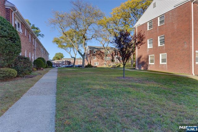 255 Bogert 2A, River Edge, NJ 07661