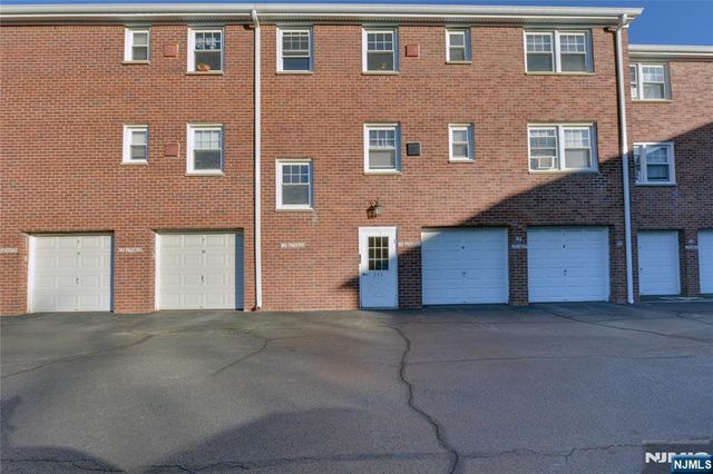 255 Bogert 2A, River Edge, NJ 07661