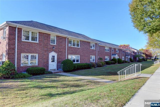 255 Bogert 2A, River Edge, NJ 07661