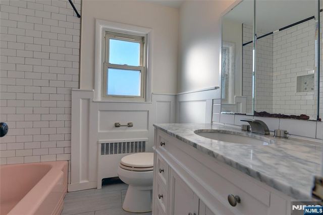 255 Bogert 2A, River Edge, NJ 07661