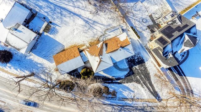 28W313 Batavia Road, Warrenville, IL 60555