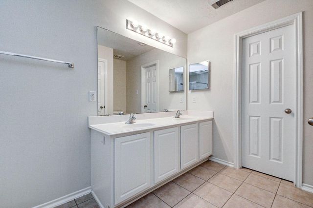 87 N Burberry Park Circle, The Woodlands, TX 77382