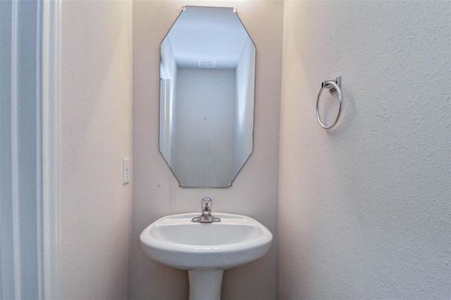 87 N Burberry Park Circle, The Woodlands, TX 77382