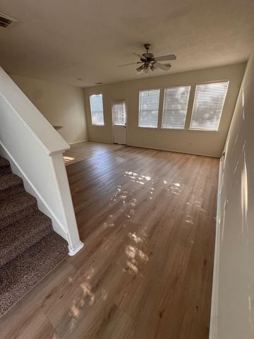 87 N Burberry Park Circle, The Woodlands, TX 77382