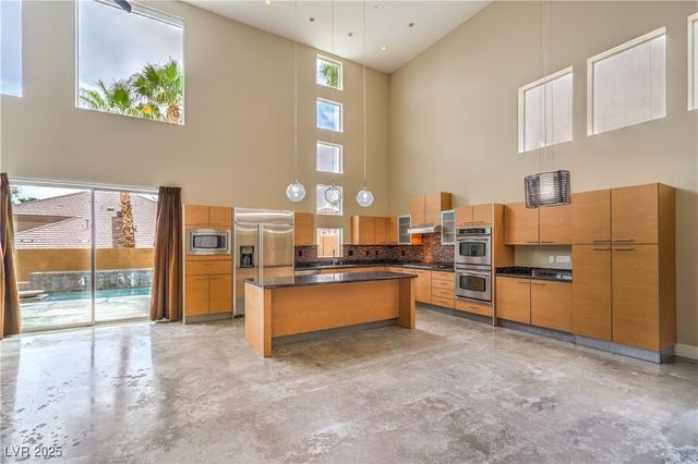 1448 Canyon Ledge Court, Las Vegas, NV 89117