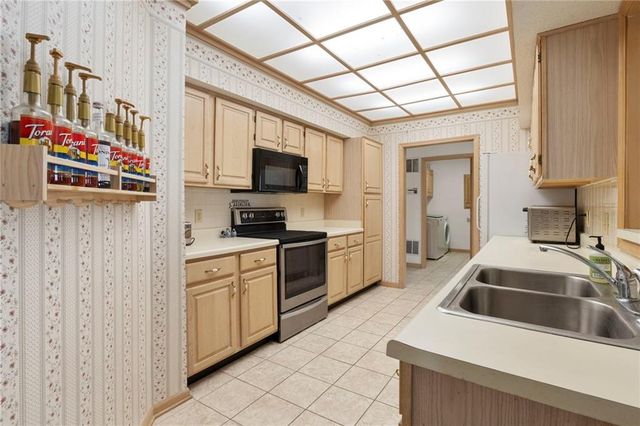 17800 E Bolger Road 101, Independence, MO 64055