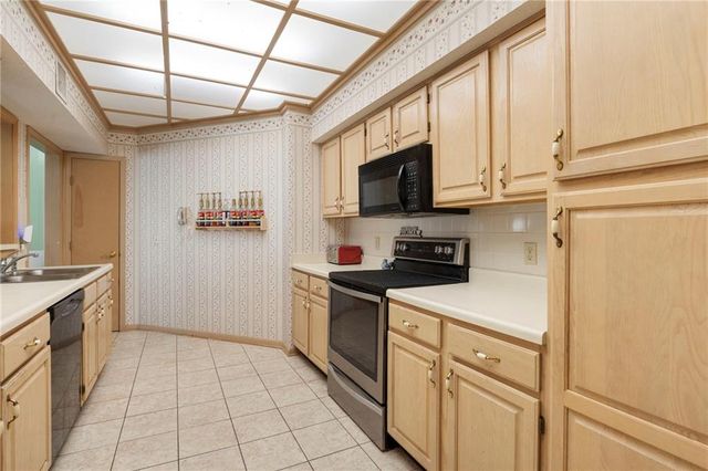 17800 E Bolger Road 101, Independence, MO 64055