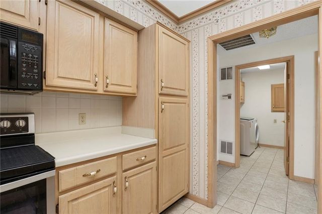 17800 E Bolger Road 101, Independence, MO 64055