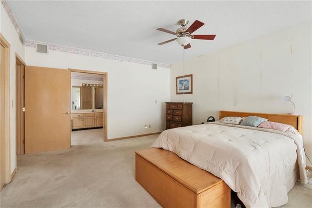 17800 E Bolger Road 101, Independence, MO 64055