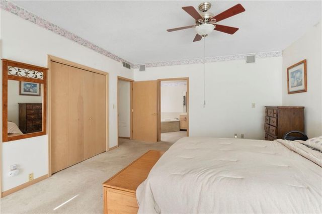 17800 E Bolger Road 101, Independence, MO 64055