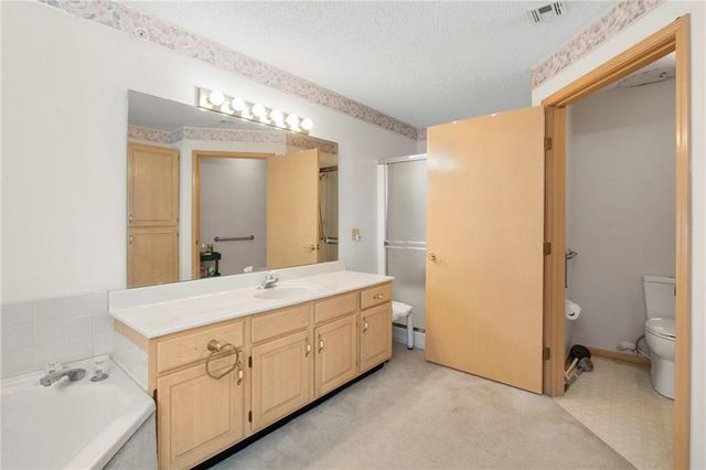 17800 E Bolger Road 101, Independence, MO 64055