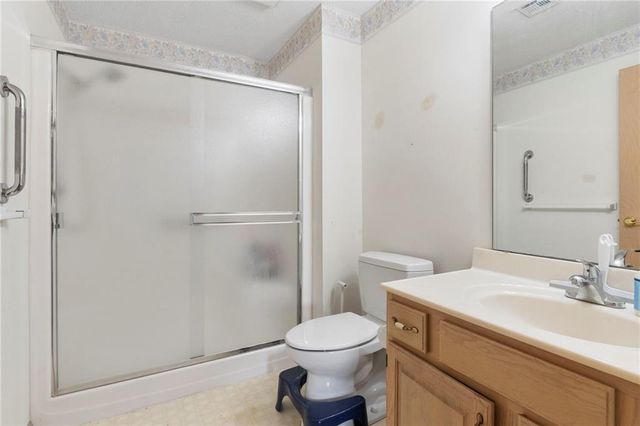 17800 E Bolger Road 101, Independence, MO 64055