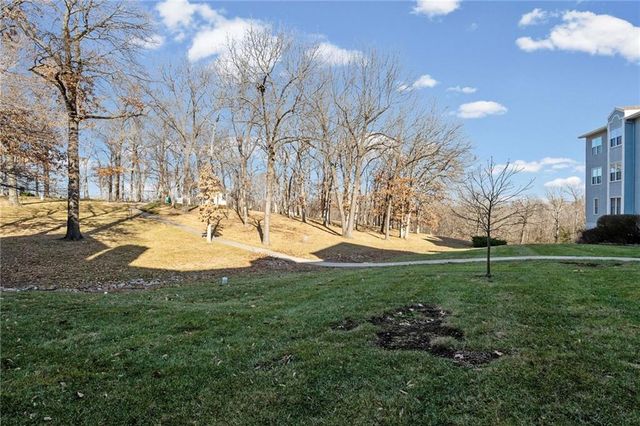 17800 E Bolger Road 101, Independence, MO 64055