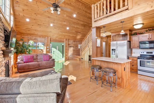 176 Rivers Edge Lane, Benton, TN 37307