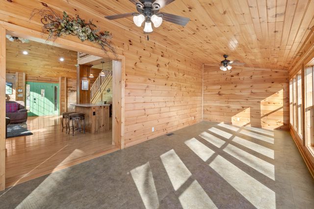 176 Rivers Edge Lane, Benton, TN 37307