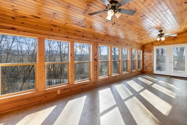 176 Rivers Edge Lane, Benton, TN 37307