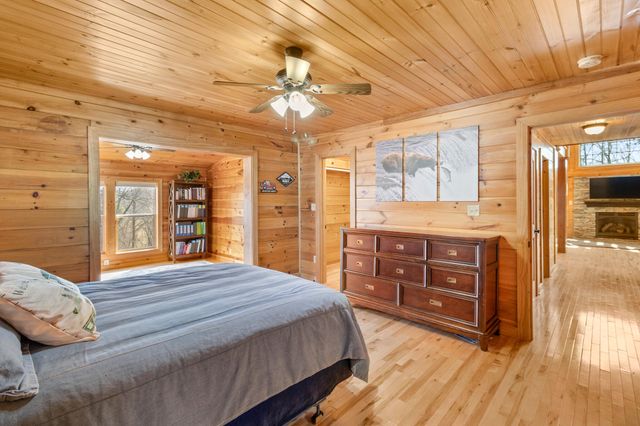 176 Rivers Edge Lane, Benton, TN 37307