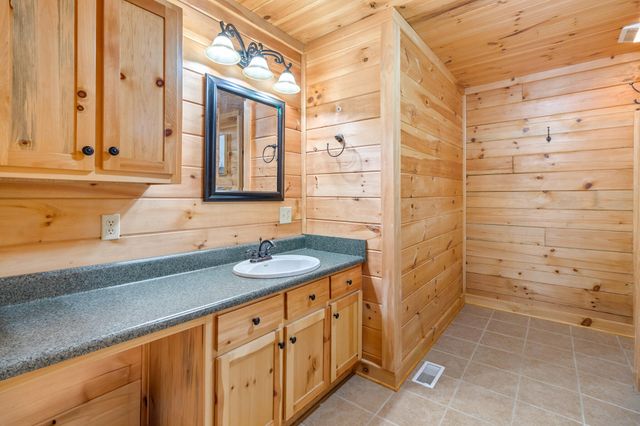 176 Rivers Edge Lane, Benton, TN 37307