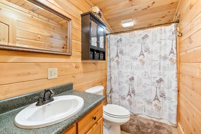 176 Rivers Edge Lane, Benton, TN 37307