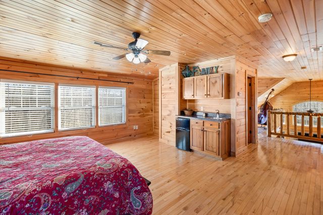 176 Rivers Edge Lane, Benton, TN 37307