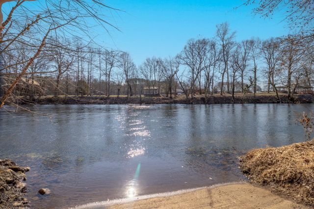 176 Rivers Edge Lane, Benton, TN 37307