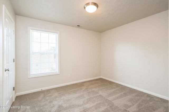 8712 Chetwood Trace Dr, Louisville, KY 40291