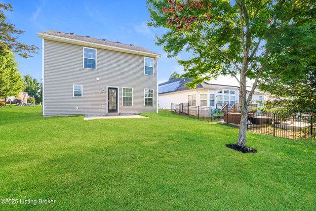 8712 Chetwood Trace Dr, Louisville, KY 40291