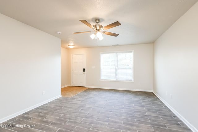 8712 Chetwood Trace Dr, Louisville, KY 40291