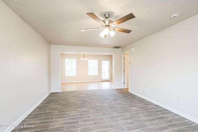 8712 Chetwood Trace Dr, Louisville, KY 40291