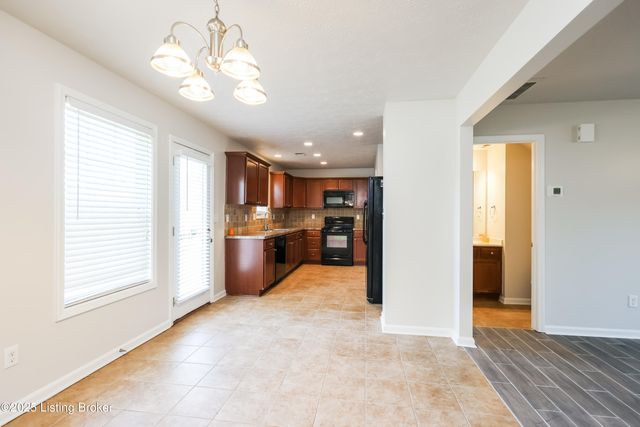 8712 Chetwood Trace Dr, Louisville, KY 40291