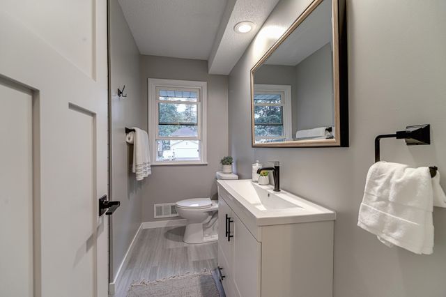 715 Logan Avenue N, Minneapolis, MN 55411