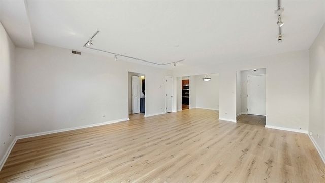12900 W Heiden Circle 4301, Lake Bluff, IL 60044