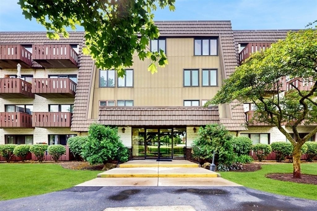 12900 W Heiden Circle 4301, Lake Bluff, IL 60044