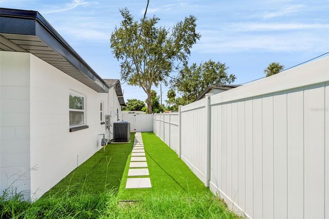 1077 40TH AVENUE NE, St Petersburg, FL 33703