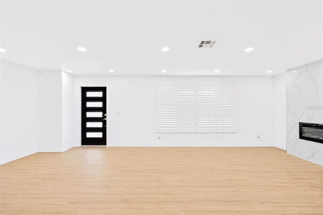 1077 40TH AVENUE NE, St Petersburg, FL 33703