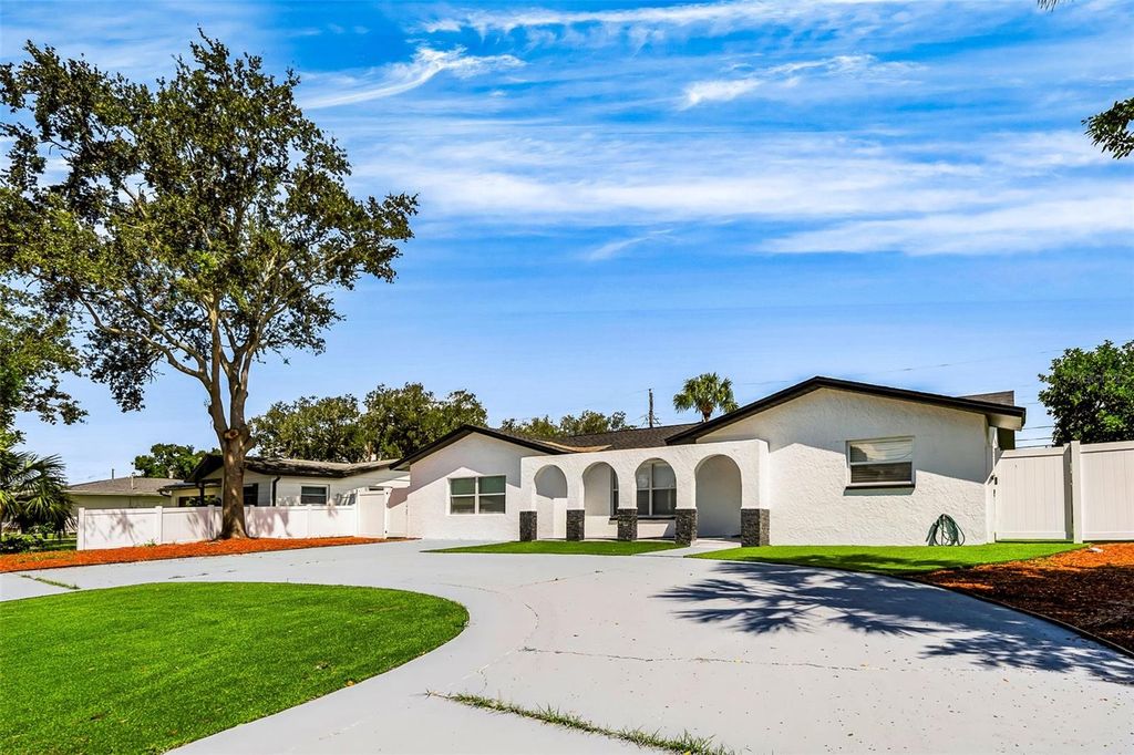 1077 40TH AVENUE NE, St Petersburg, FL 33703