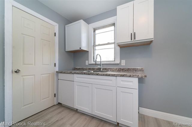 9327 Schaefer Highway, Detroit, MI 48228