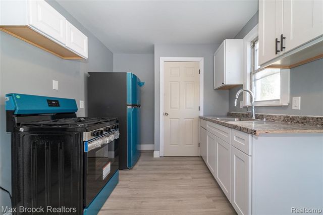 9327 Schaefer Highway, Detroit, MI 48228