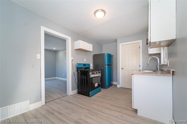 9327 Schaefer Highway, Detroit, MI 48228