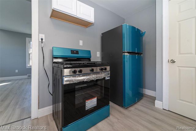 9327 Schaefer Highway, Detroit, MI 48228