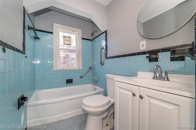 9327 Schaefer Highway, Detroit, MI 48228