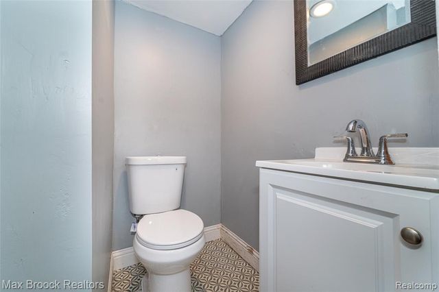 9327 Schaefer Highway, Detroit, MI 48228