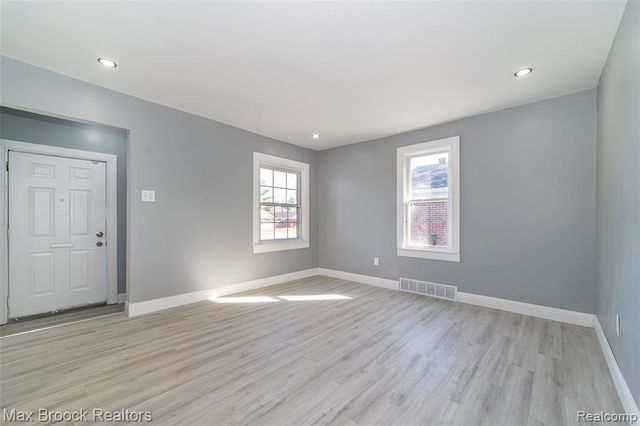 9327 Schaefer Highway, Detroit, MI 48228