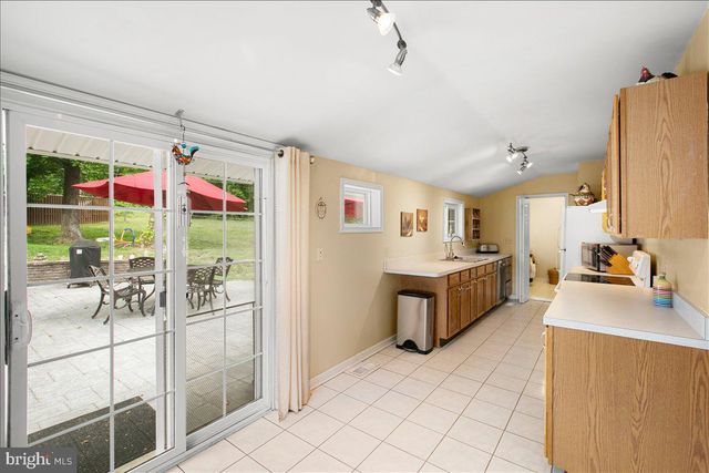 19266 MOCKINGBIRD HEIGHTS RD, Triangle, VA 22172